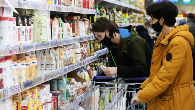 Россияне сократили число покупок на 40% в 2020 году на фоне пандемии - «Бизнес»