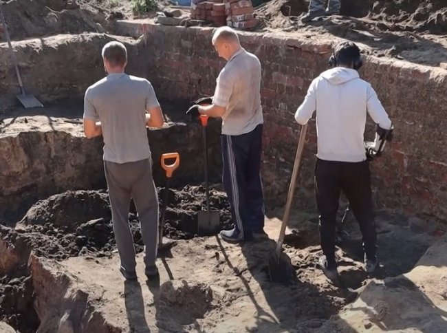 Костромские открытия: на месте снесенного барака археологи нашли целую улицу XVII века
