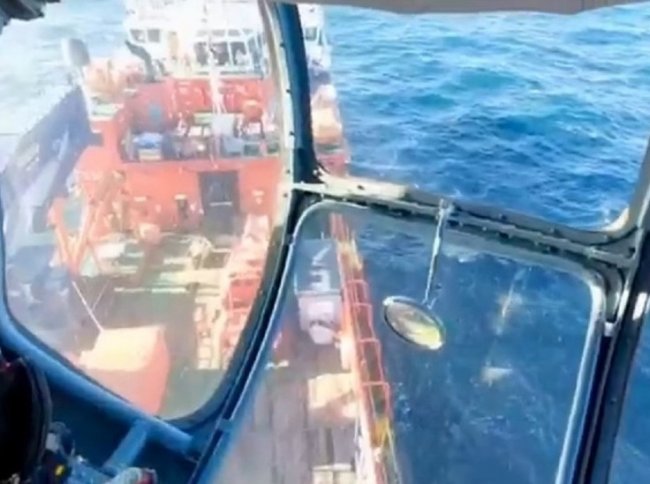 С борта судна в 197 километрах от Нарьян-Мара эвакуировали моряка