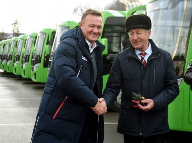 Курский губернатор вручил ключи от 24 новых автобусов для районных АТП