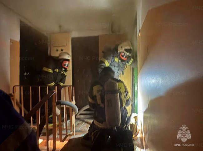 Человек пострадал в сильном пожаре в Сухиничах