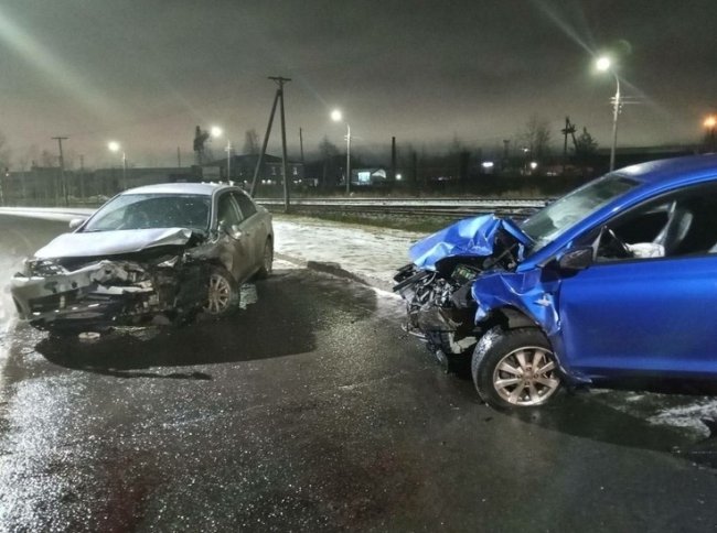 В Архангельске на улице Дрейера столкнулись Toyota и Hyundai