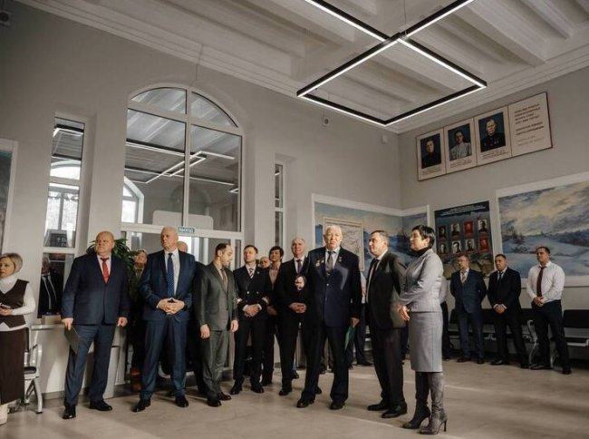 Курский губернатор и начальник МЖД осмотрели три отремонтированных вокзала