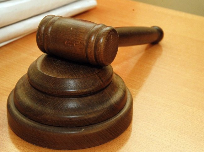 Экс-полицейский выдал себя за подростка и изнасиловал женщину