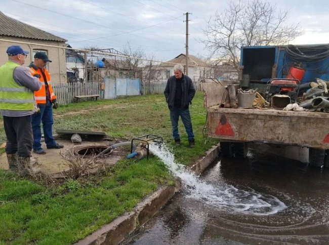 Бригада коммунальщиков из Бурятии устранила десять аварий в Старобешево