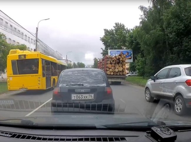 В Ярославле благодаря соцсетям, нашли и накажут водителя автобуса
