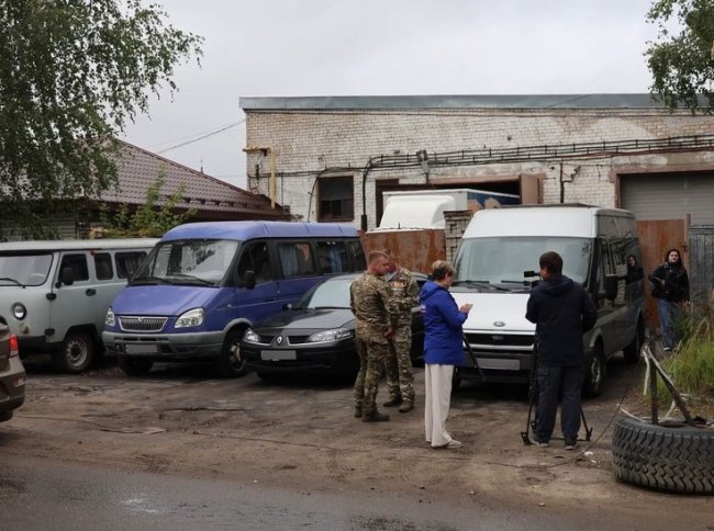 Ярославский театр имени Волкова передал автомобили для СВО
